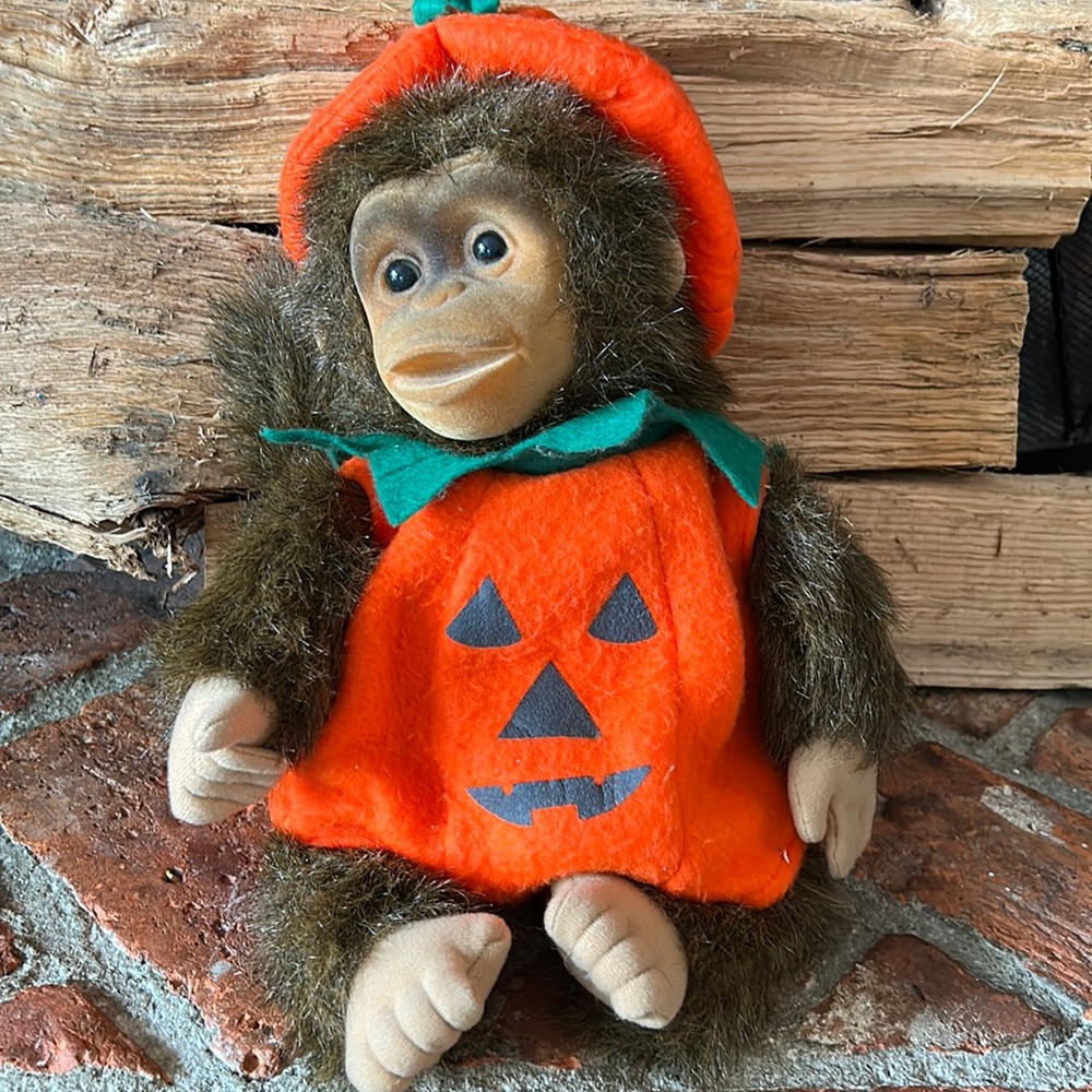 Vintage 1994 Hosung Chimp 14” Hand Puppet w/ Halloween Costume
